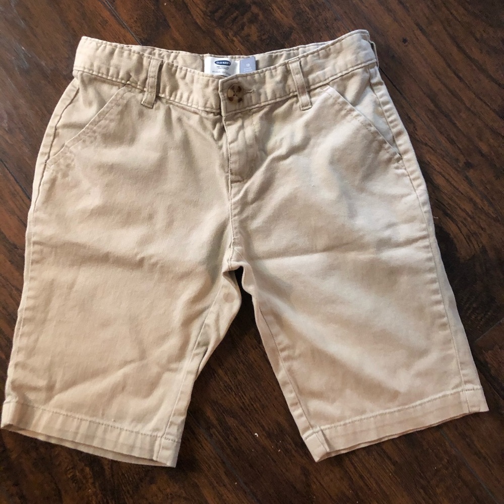 OLD NAVY MID LENGTH SHORTS